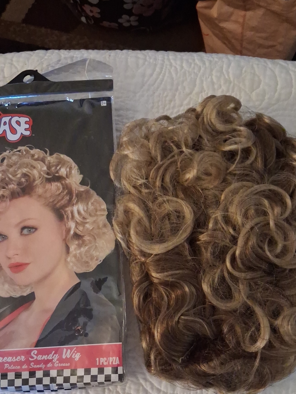 Unbranded Curly Sandy Blonde Short Wig – Voluminous Styled Curls